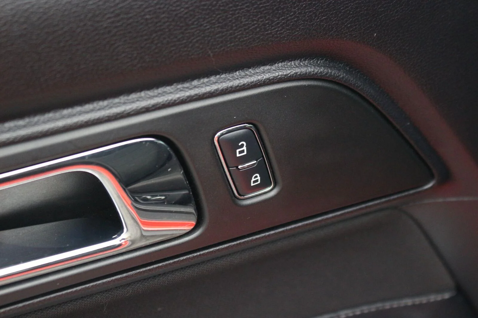Used 2016  Ford V6 image 12