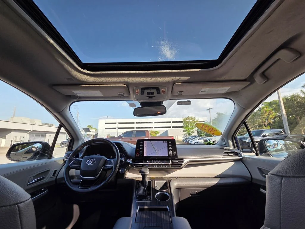 Used 2021  Toyota Limited image 4