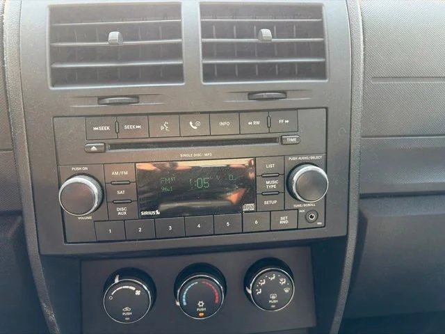 Used 2009 Silver Dodge SE image 27