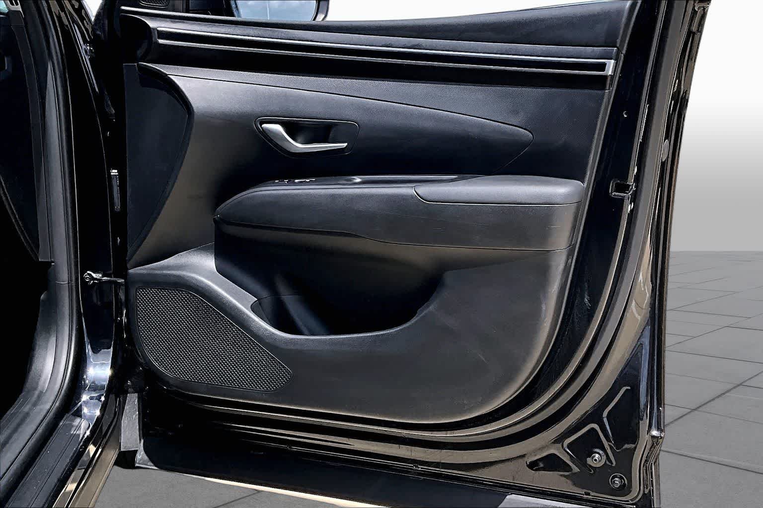Used 2024 Black Pearl Hyundai SE image 19