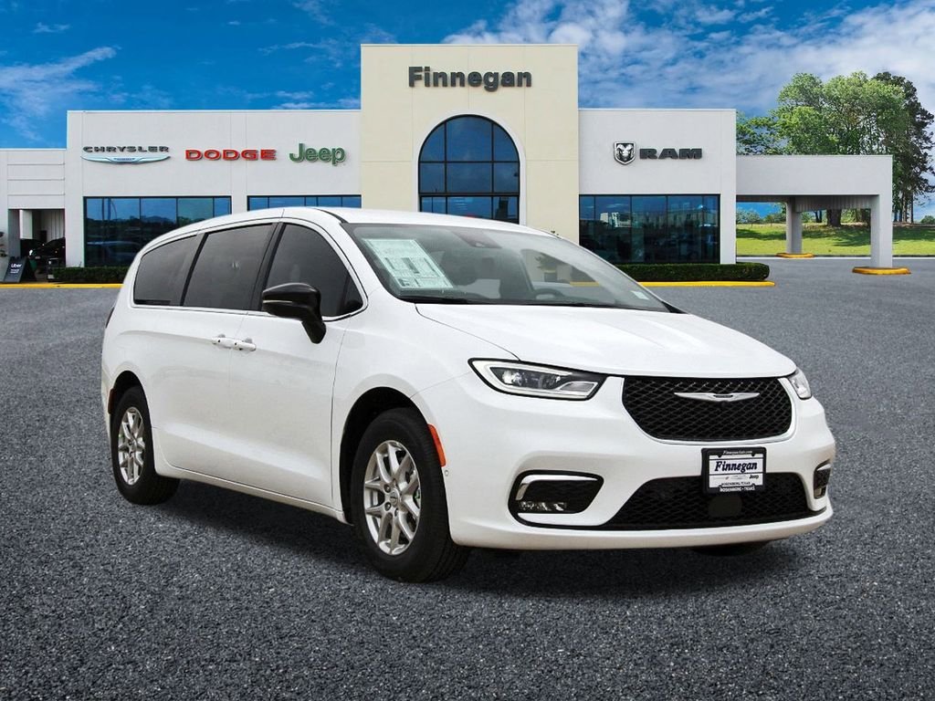 2025 Chrysler Pacifica Select's photo