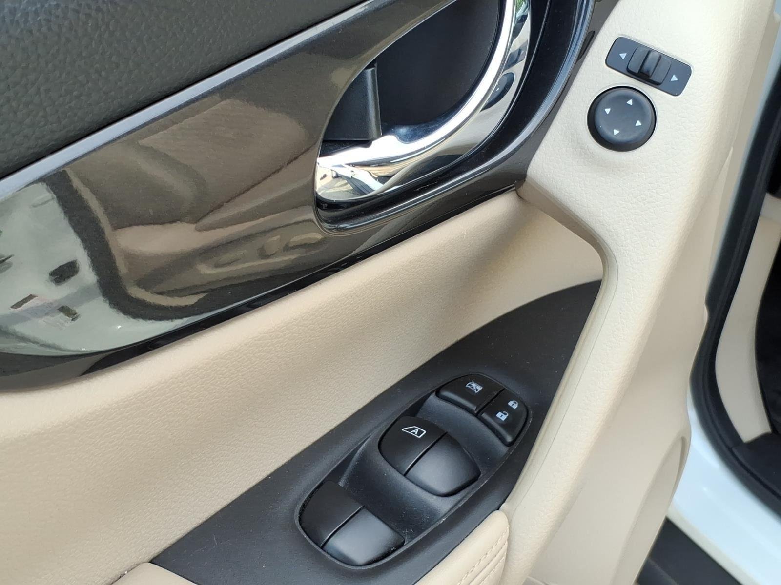 Used 2020 Pearl White Tricoat Nissan SV image 11