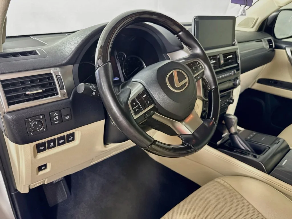 Used 2023 White Lexus 460 image 9