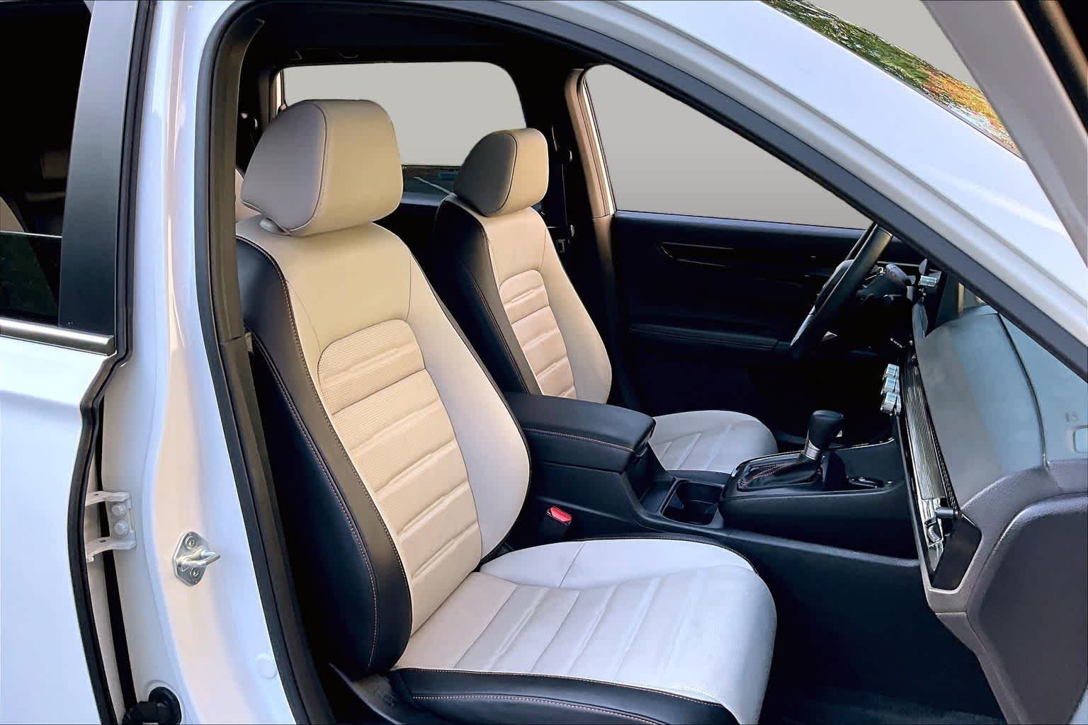 Used 2024 Platinum White Pearl Honda Sport Touring image 9