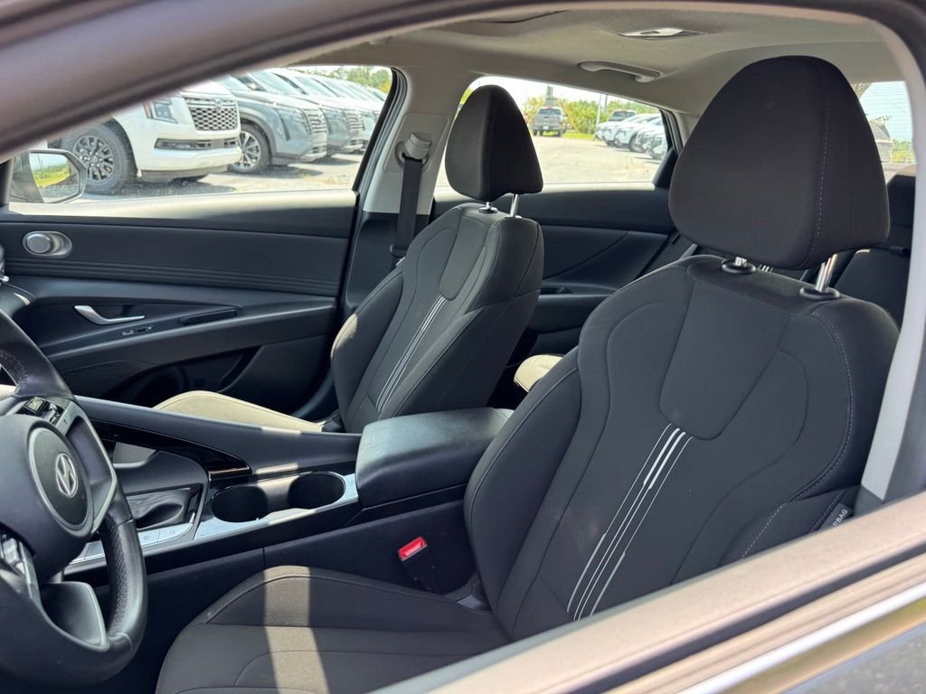 Used 2025 Gray Hyundai SEL Convenience image 3