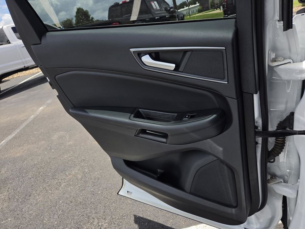 Used 2023 Oxford White Ford SE image 44