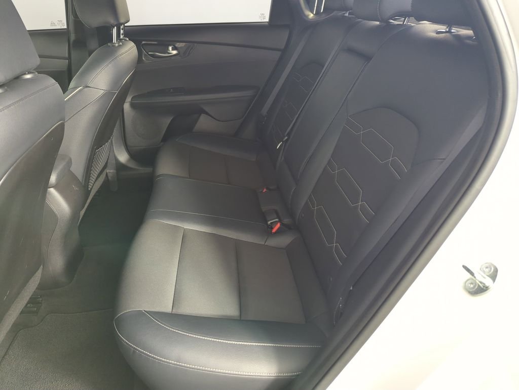 Used 2023 White Kia GT-Line image 30