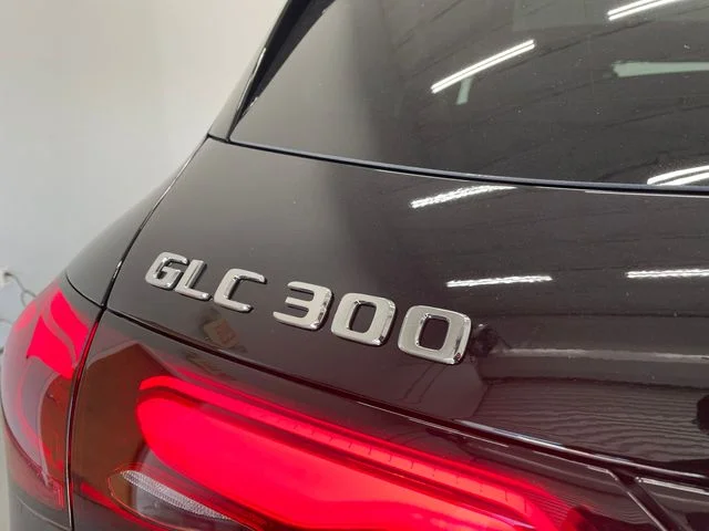 New 2027 Black Mercedes-Benz GLC 300 image 36