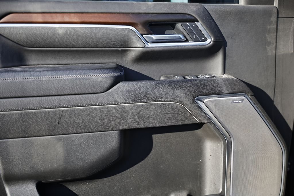 Used 2025 Black GMC Denali image 4