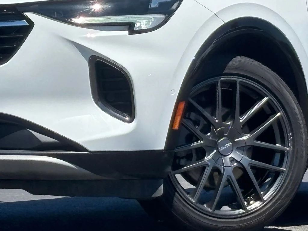 Used 2022 White Buick Essence image 2