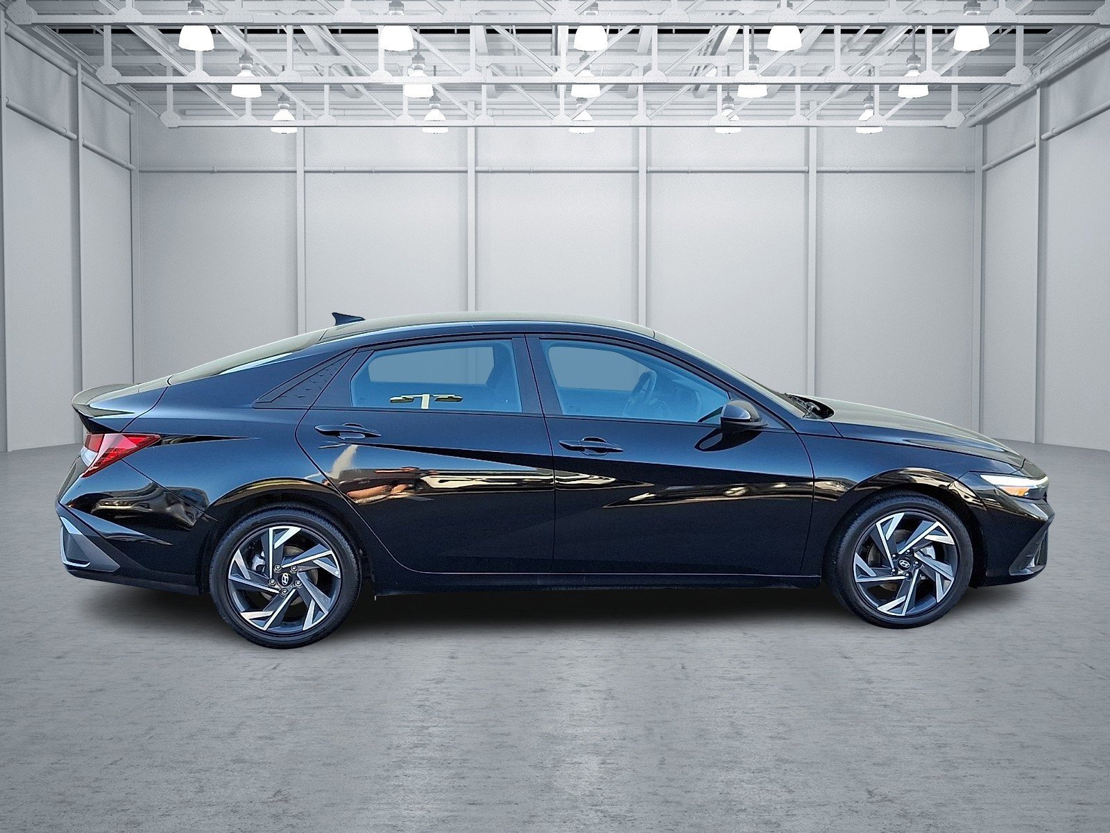Used 2025 Abyss Black Hyundai SEL Sport image 6