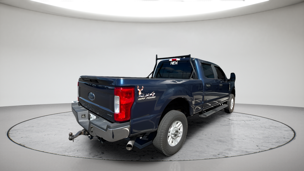 Used 2017 Blue Ford XL image 4