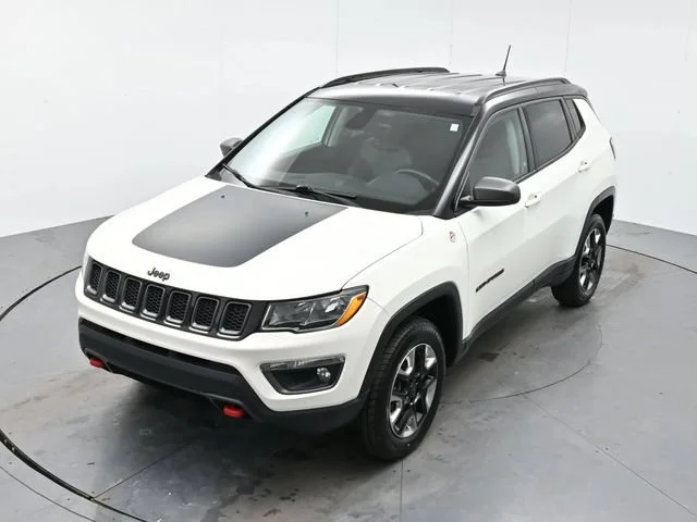 Used 2018 White Clearcoat Jeep Trailhawk image 33
