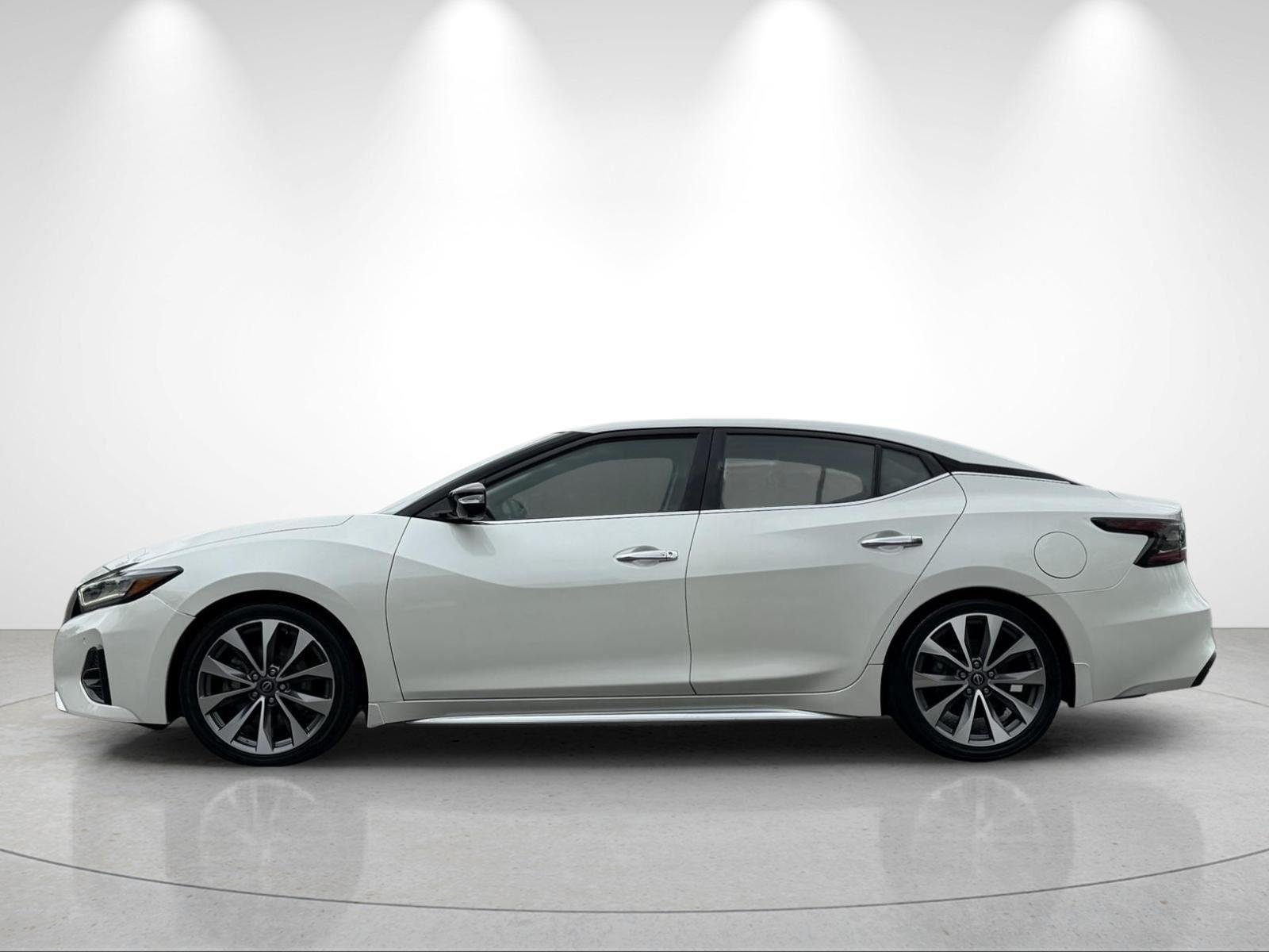 Used 2023 Pearl White Tricoat Nissan Platinum image 2