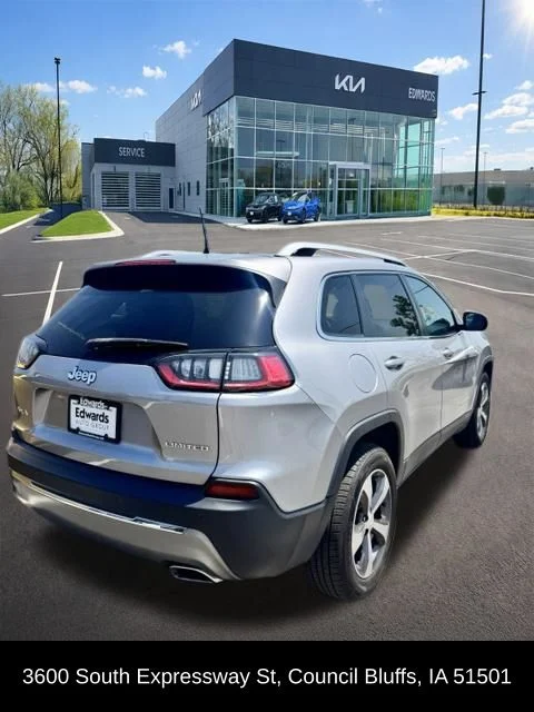 Used 2019 Silver Jeep Limited image 5