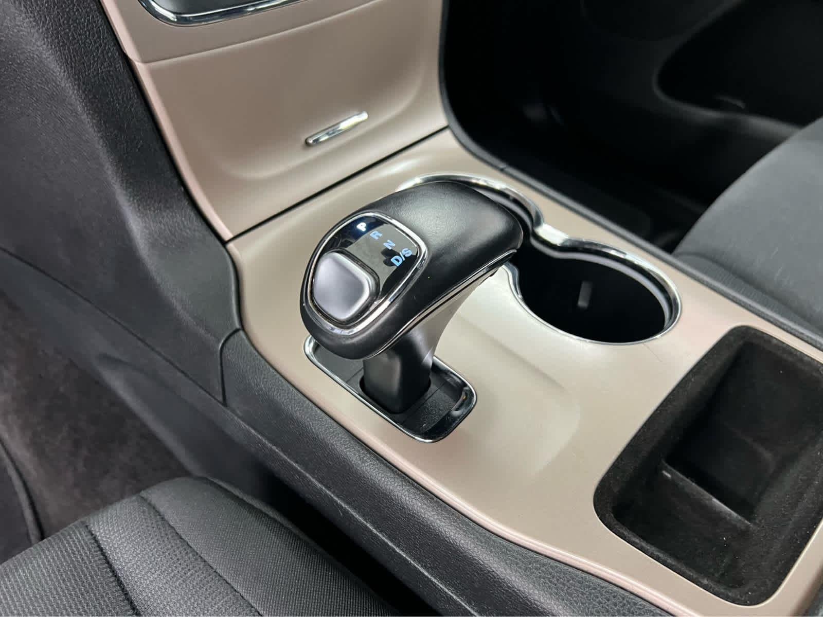 Used 2015 Bright White Clearcoat Jeep Laredo image 30