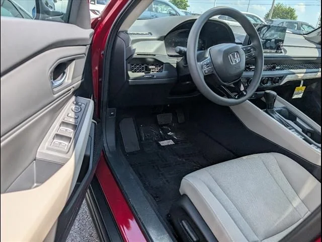 2025 Honda Accord SE - Photo 6
