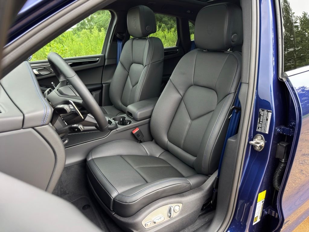 New 2026 Gentian Blue Metallic Porsche  image 5