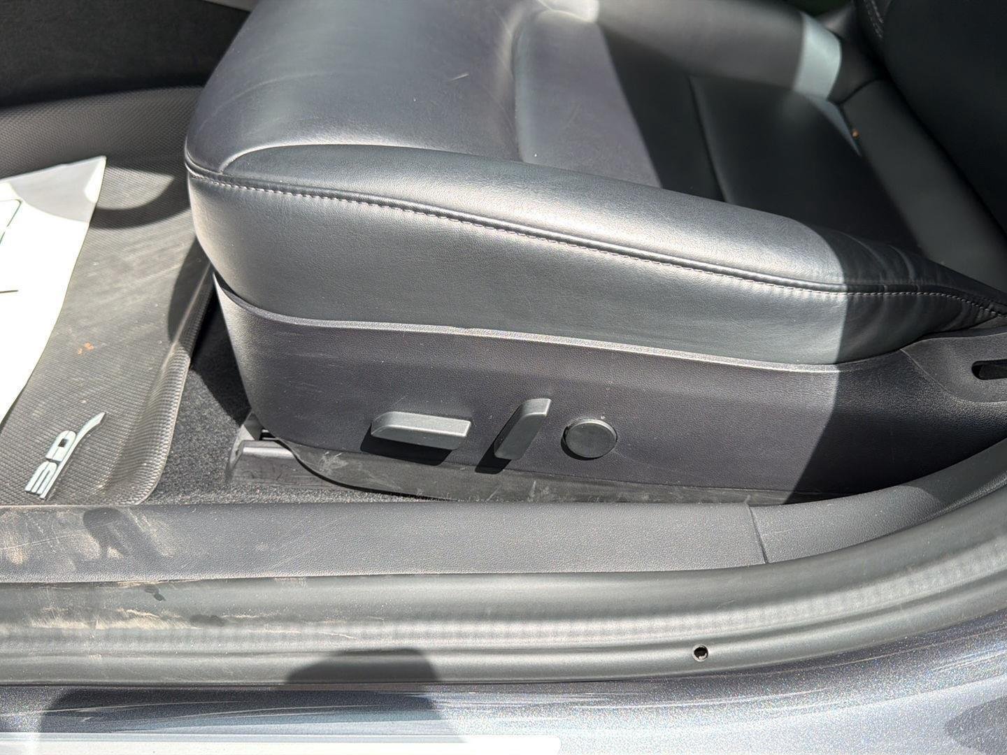 Used 2018  Tesla Long Range Battery image 12