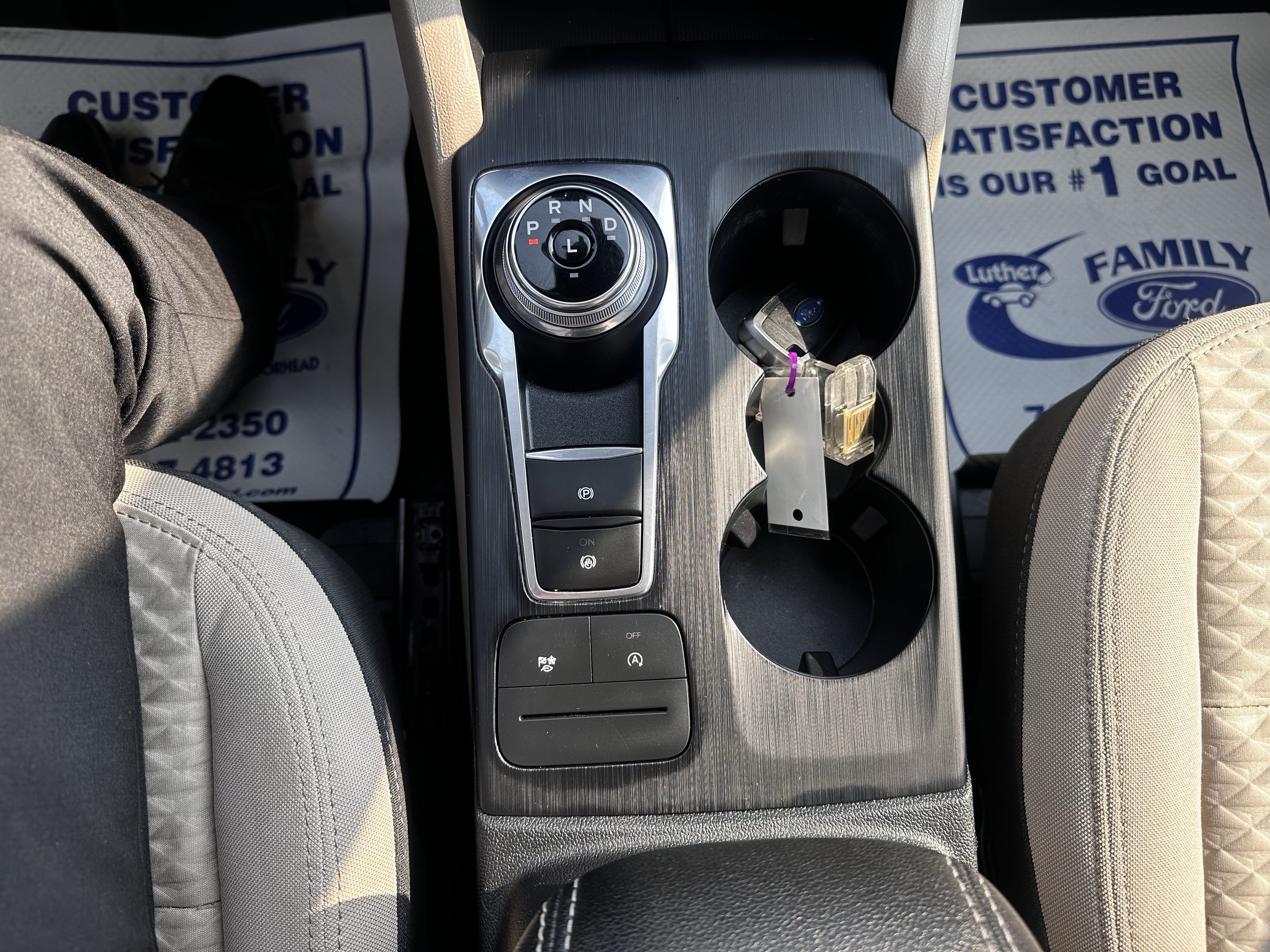 Certified Used 2021 Oxford White Ford SE image 17