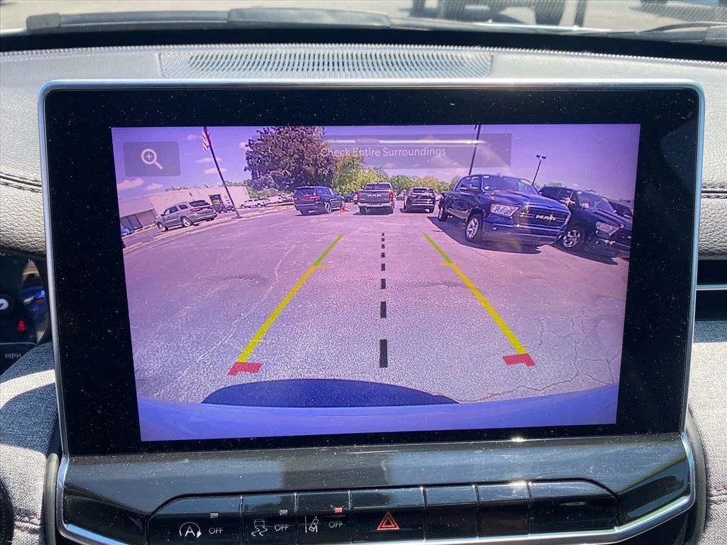 Used 2023 Bright White Clearcoat Jeep Latitude Lux image 16