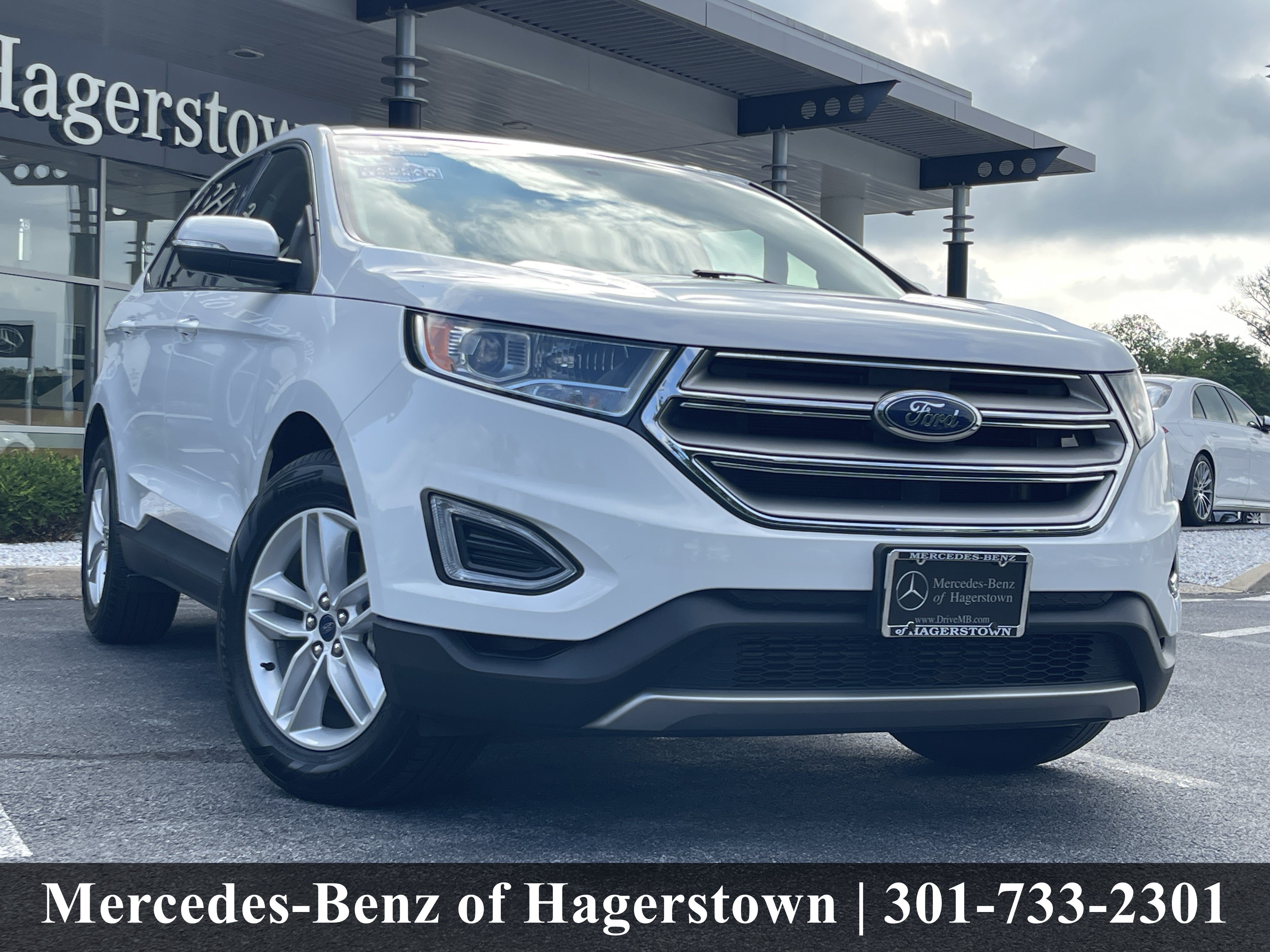 Used 2018 Oxford White Ford SEL FWD image 1