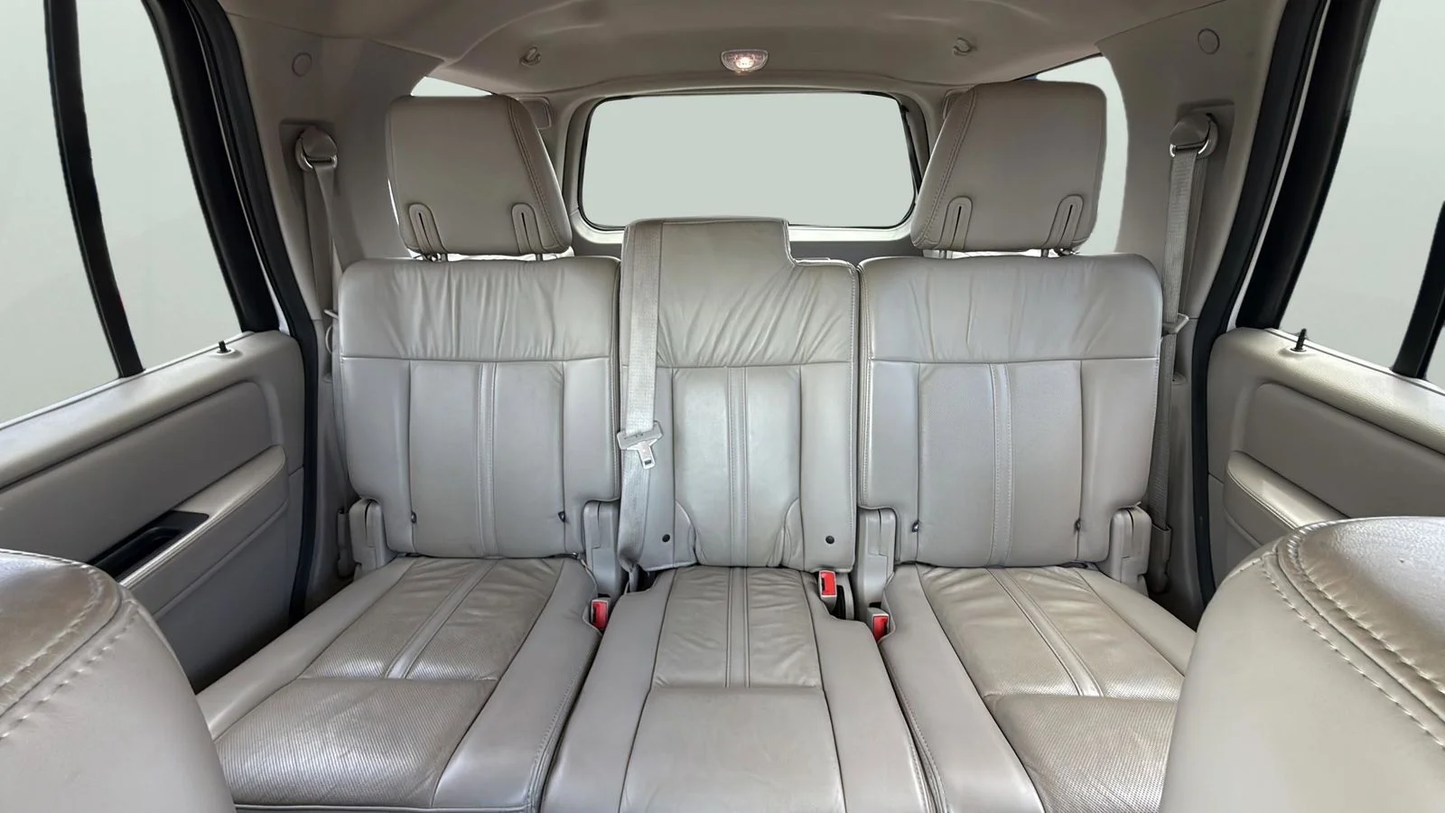 Used 2017 White Lincoln Select image 18