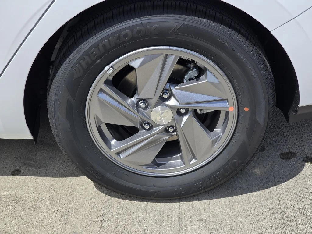 New 2026 White Hyundai SE image 5