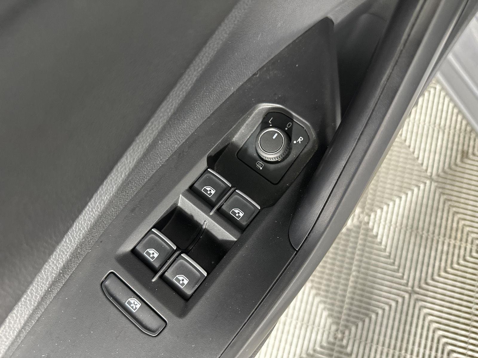 Used 2024 Platinum Gray Metallic Volkswagen SE image 13