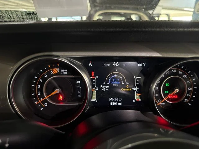 Used 2022 White Jeep Unlimited Sahara image 7