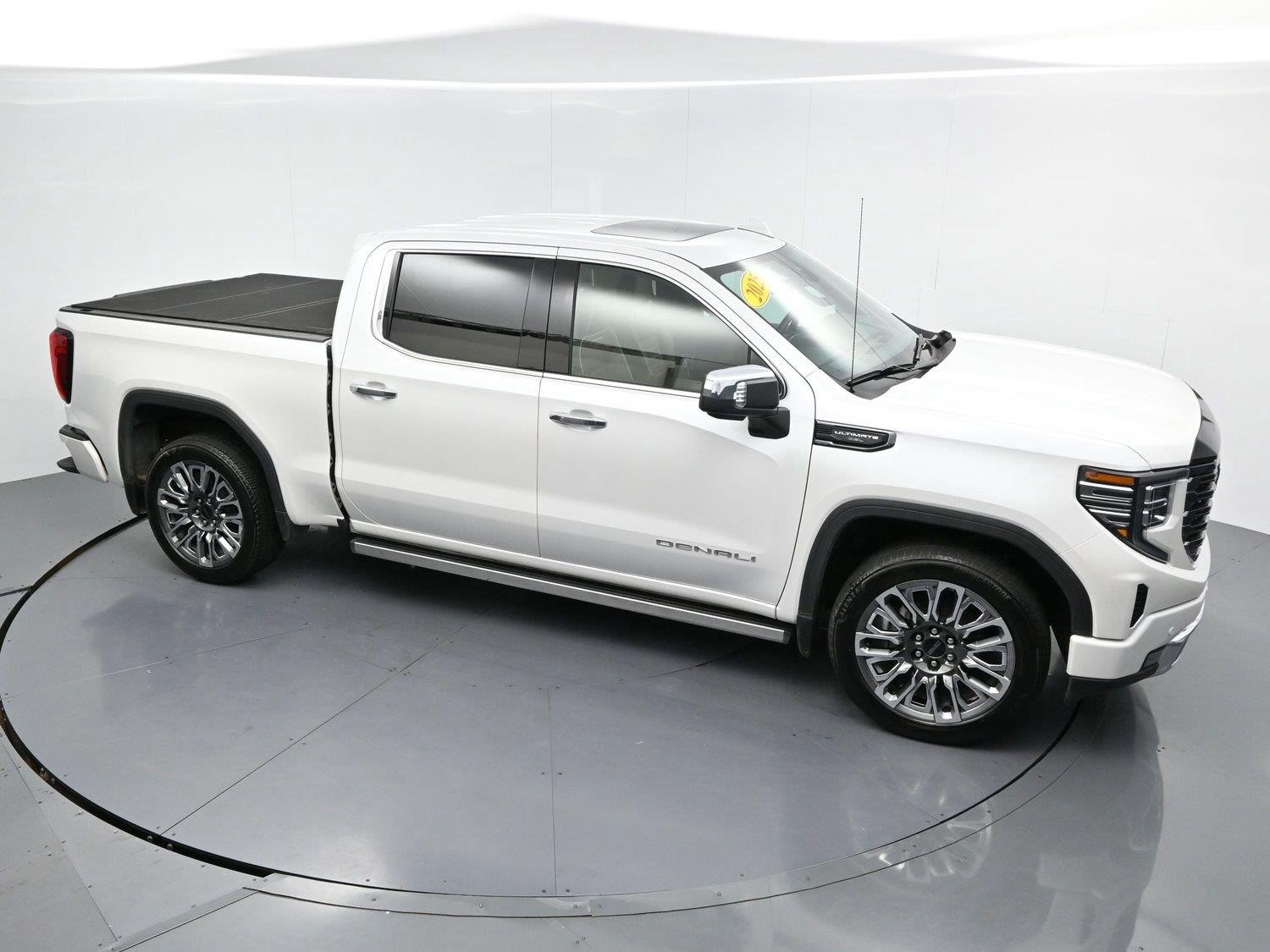 Used 2025 White Frost Tricoat GMC Denali Ultimate image 41
