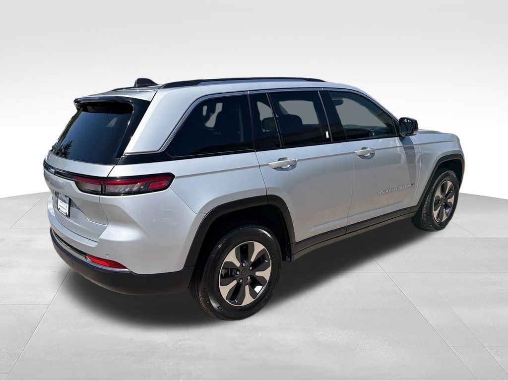 Used 2024 Silver Jeep 4xe image 6