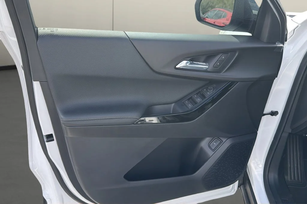 New 2027 Summit White Chevrolet LT image 14