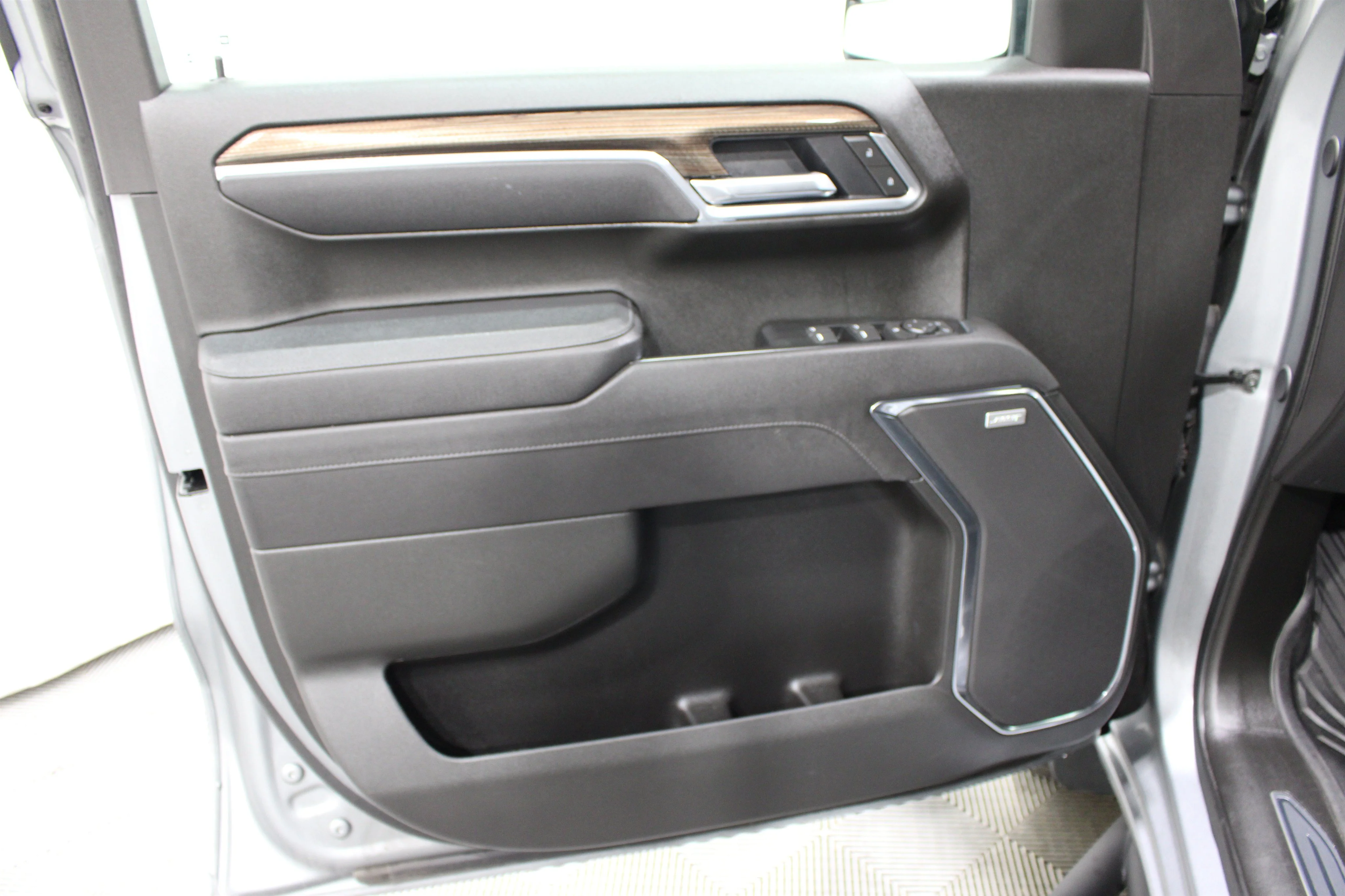 2025 Chevrolet Silverado 1500 LT Trail Boss - Photo 6
