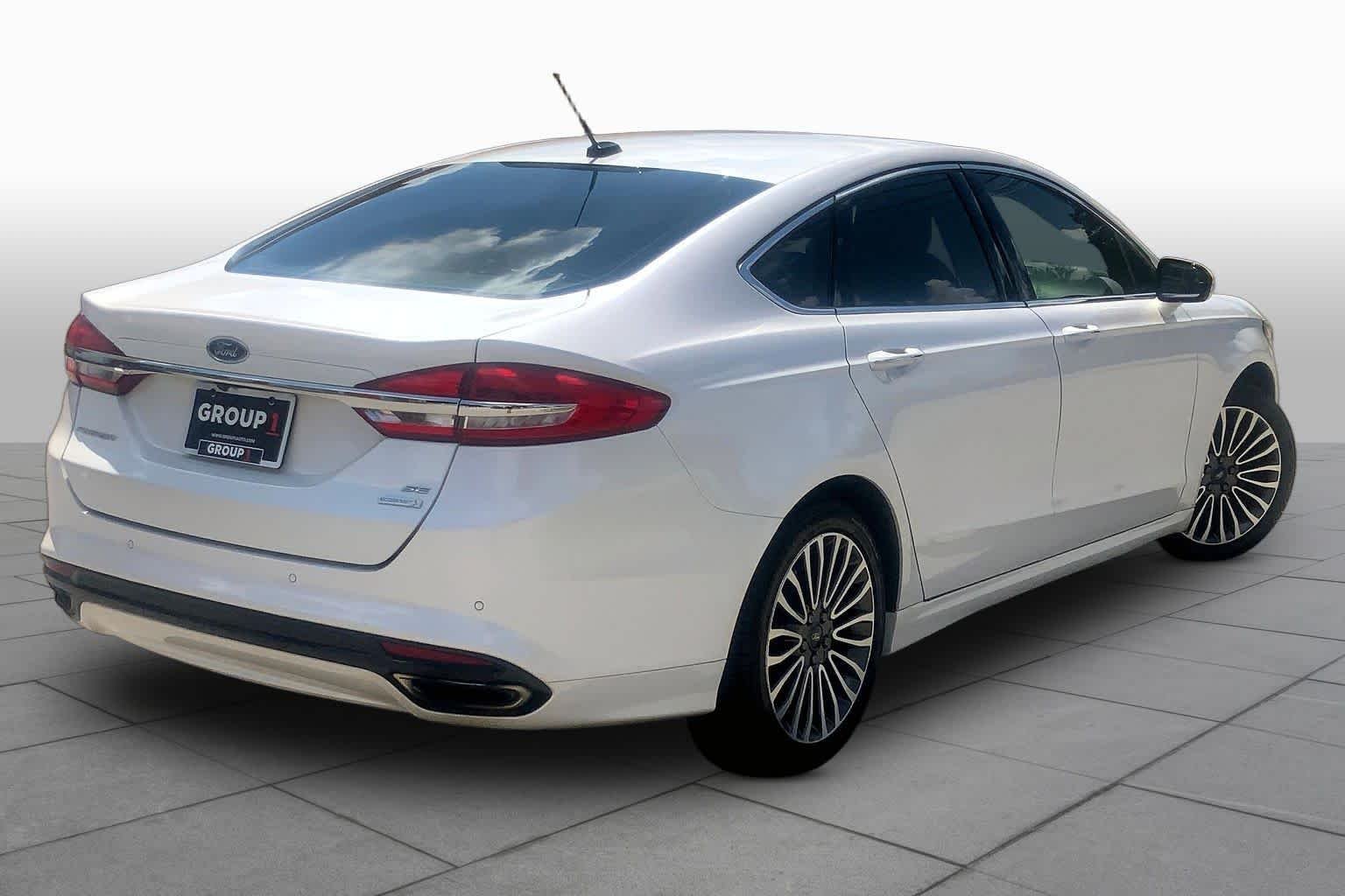 Used 2017 White Platinum Metallic Tri-Coat Ford SE image 12
