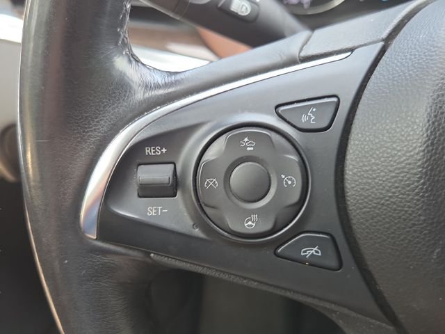 Used 2018 White Frost Buick Avenir image 21