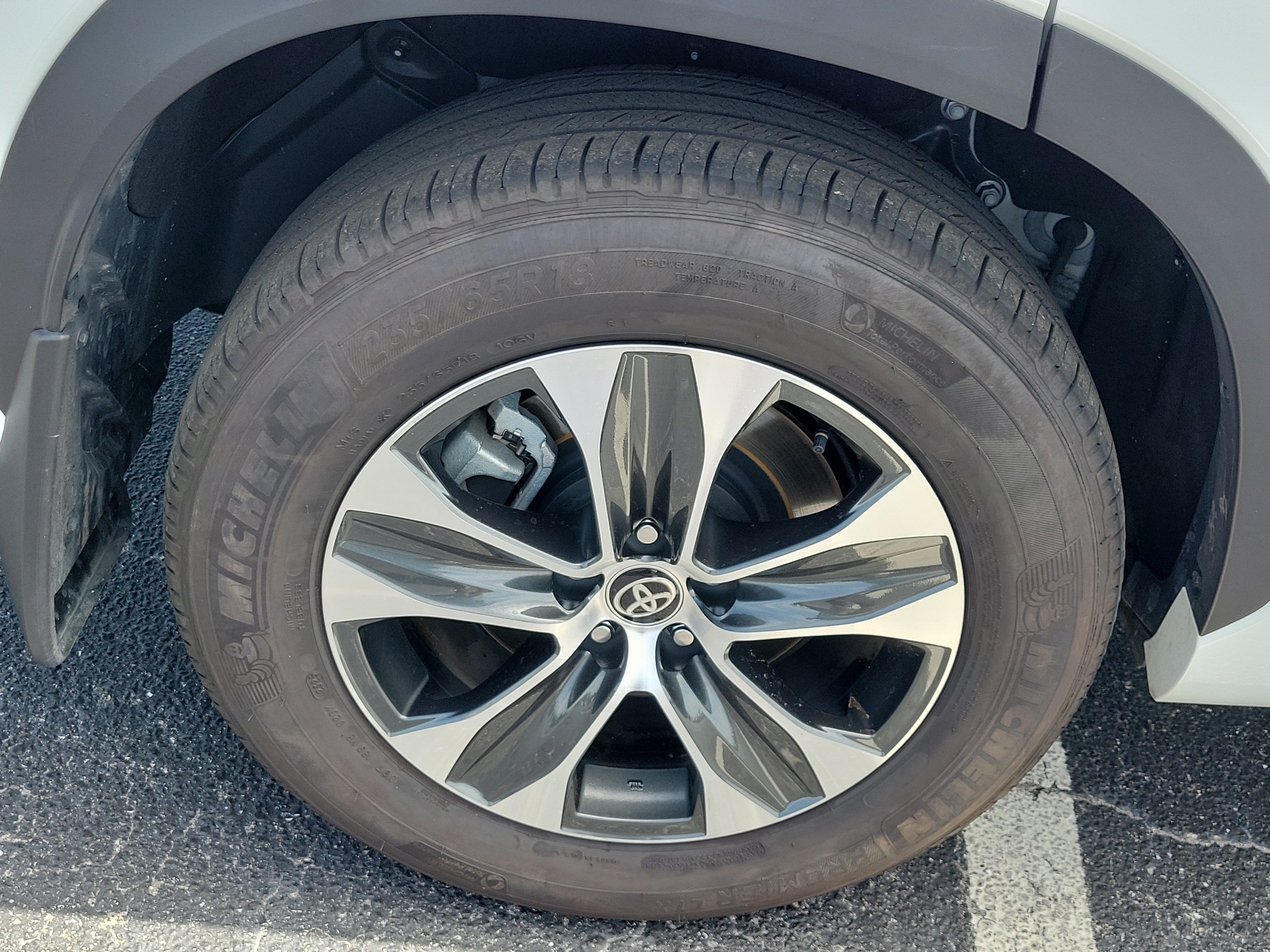 Used 2025 Pearl Toyota XLE image 9