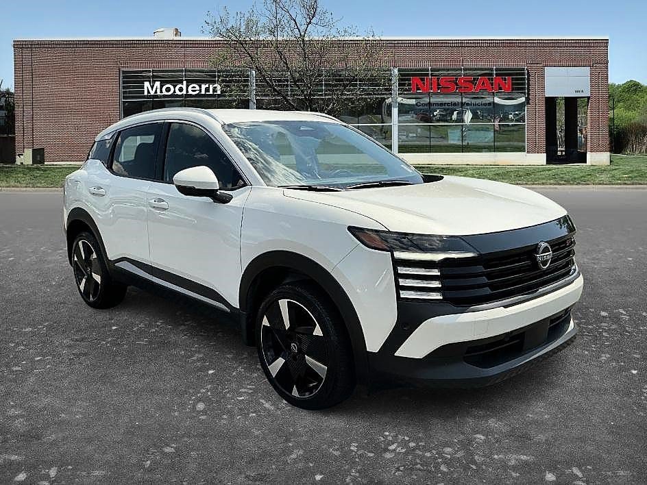 Used 2025 Aspen White Tricoat Nissan SR image 2