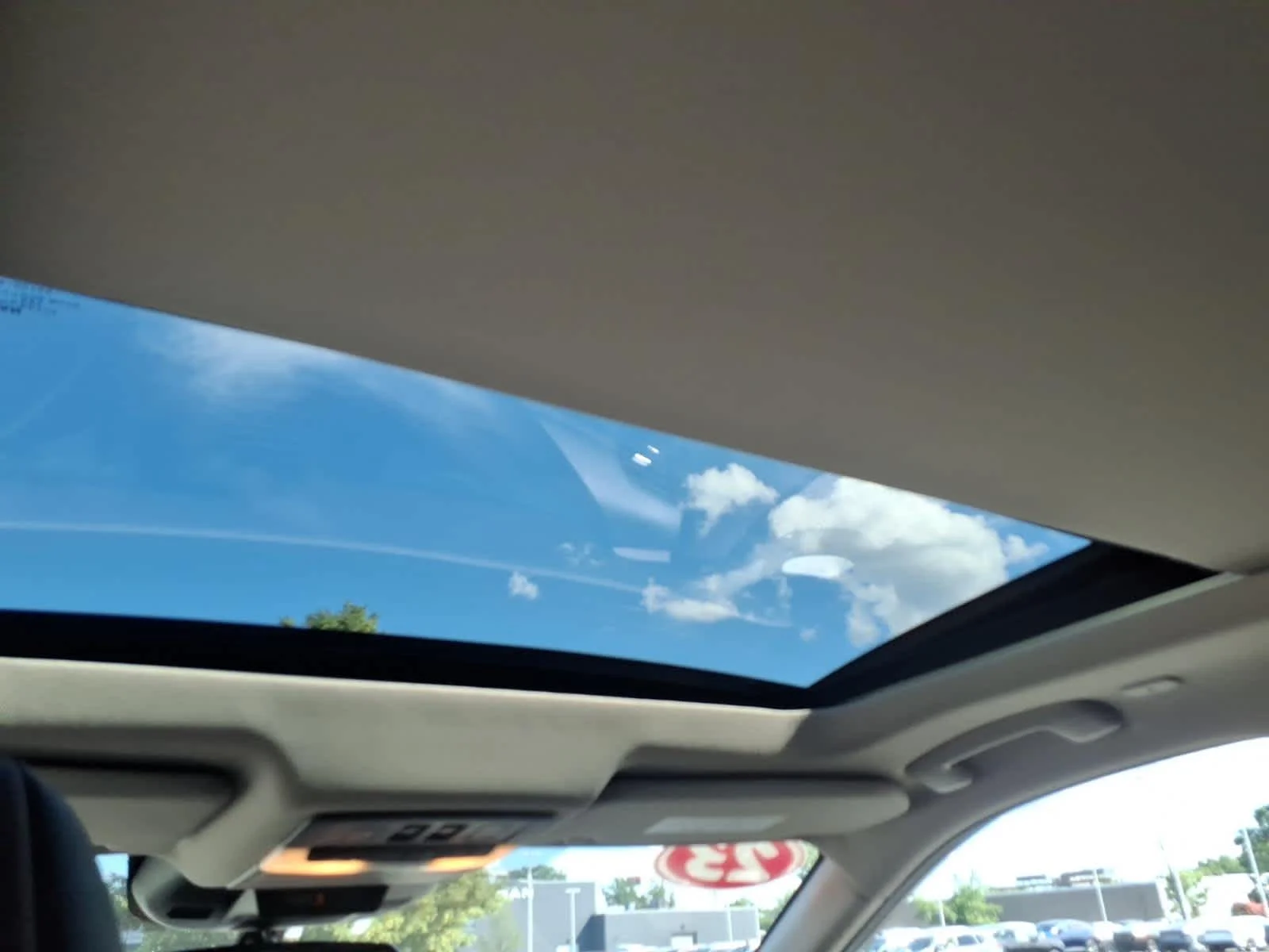 Certified Used 2023 Pearl White Tricoat/Super Black Nissan SL image 16