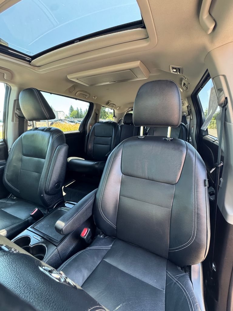 Used 2016 Midnight Black Metallic Toyota SE Premium image 46