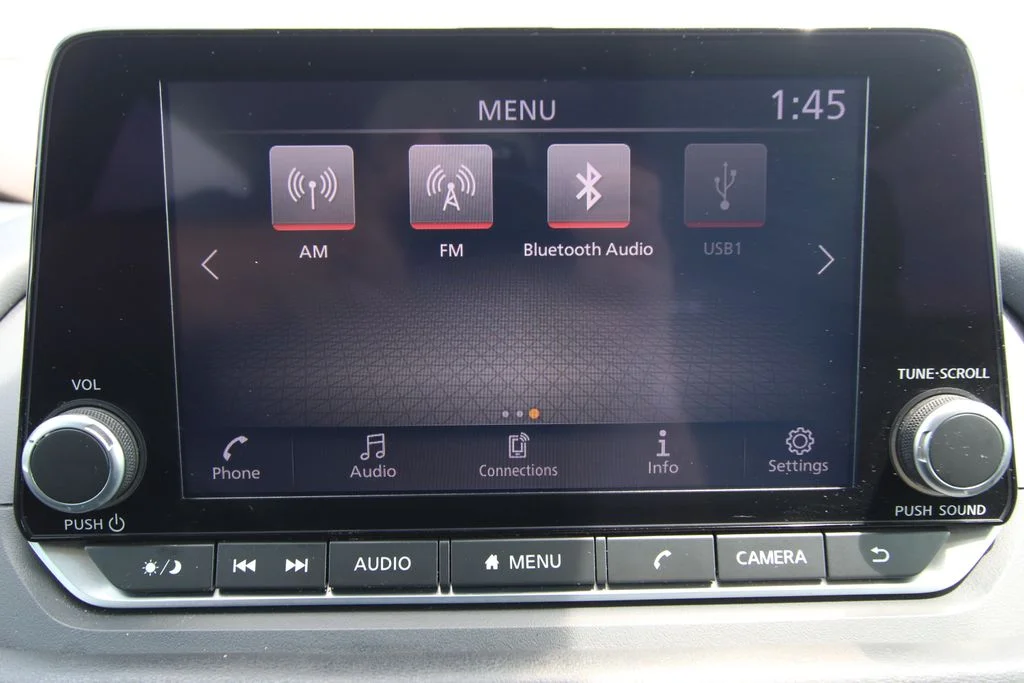 Used 2023 White Nissan S image 28