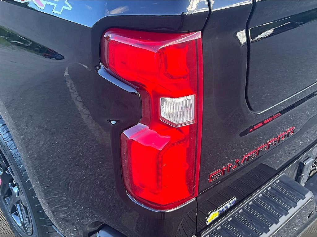 Used 2022 Black Chevrolet RST image 35