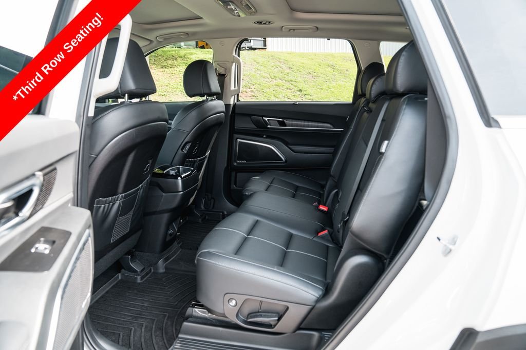 Used 2025 White Pearl Kia SX image 27