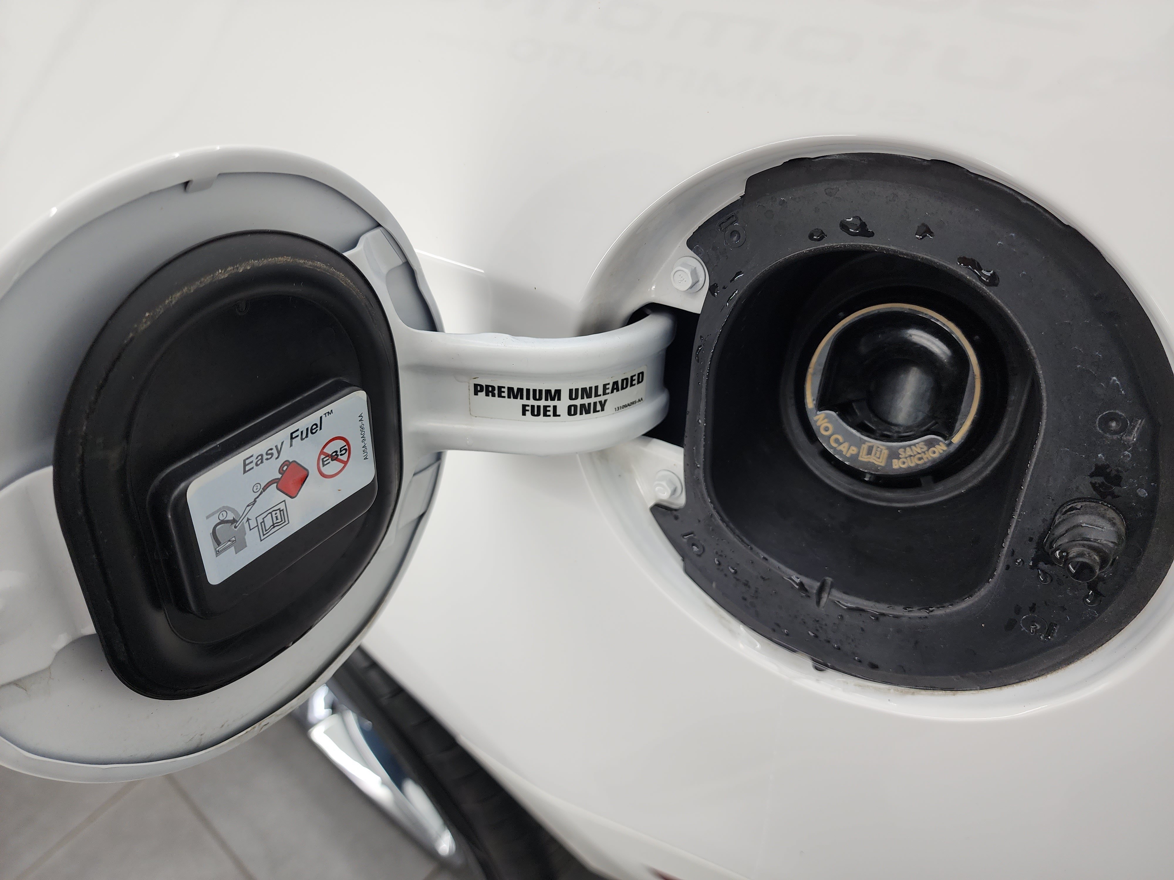 Used 2012 Performance White Ford GT Premium: GT PREMIUM-ROUSH STAGE 3-SUPERCHARGED-6 SPEED STICK-20 WHEELS-HID LIGHTS image 38
