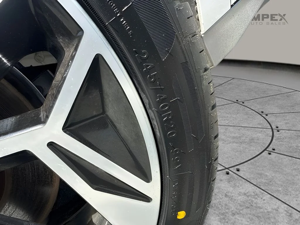 Used 2025 White Hyundai SEL image 35