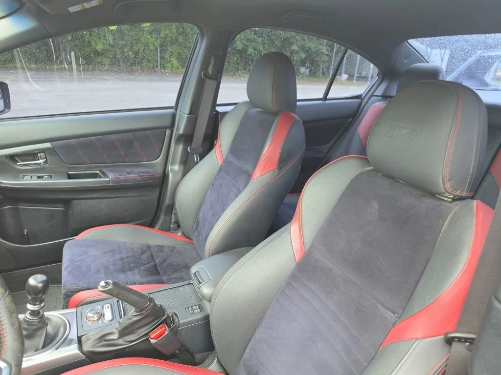 Used 2016  Subaru Base image 24
