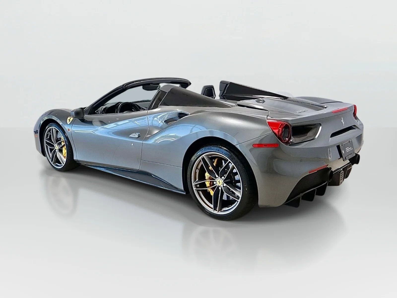Used 2018 Grigio Silverstone Metallic Ferrari Convertible image 3