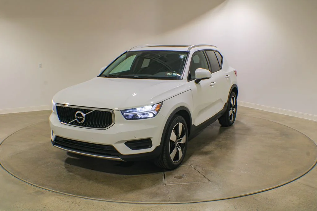2020 Volvo XC40 T5 Momentum AWD's photo