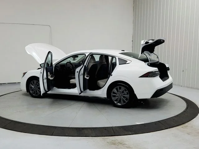 New 2026 White Nissan SL image 13