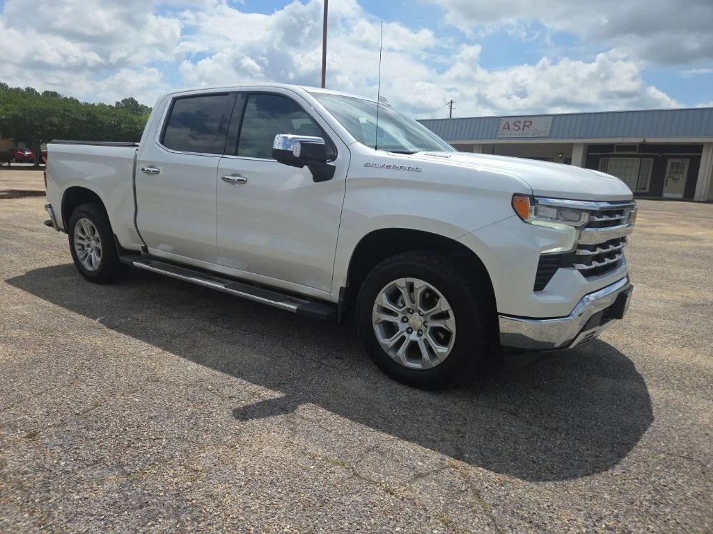 Used 2023 Iridescent Pearl Tricoat Chevrolet LTZ image 10